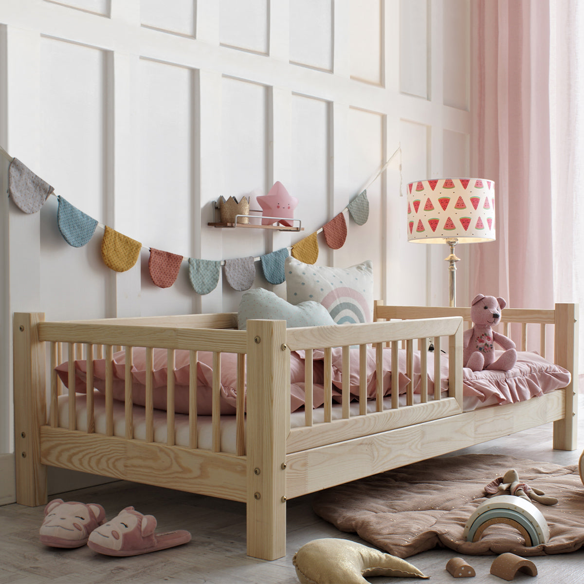 Lit 90x200 barrière et sommier inclus pieds 10 cm Adèle Bois