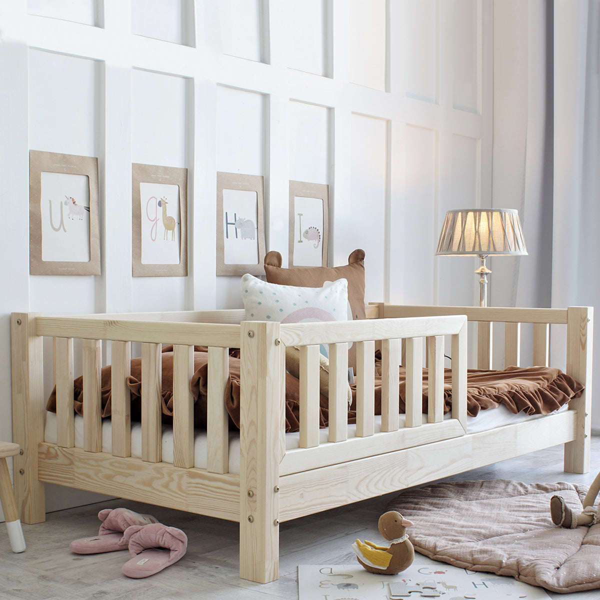 Lit 90x190 barrière et sommier inclus pieds 10 cm Agnès Bois