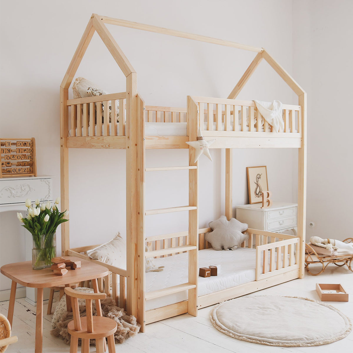 Lit cabane superposé 90x200 barrière et sommier inclus pieds 1 cm Daisy Bois