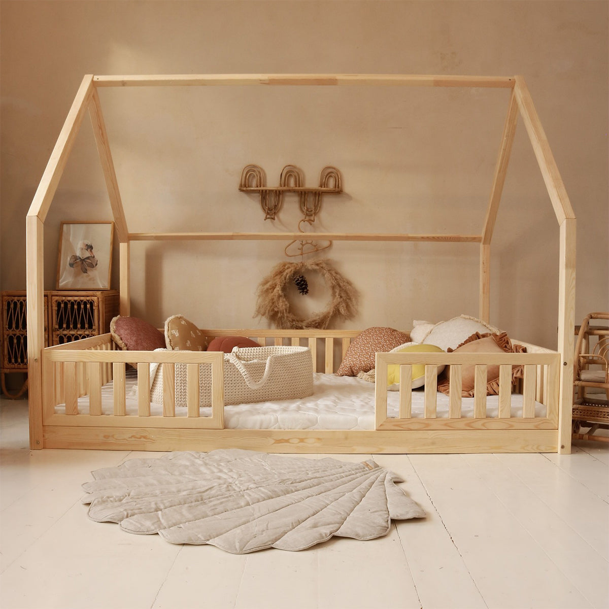 Lit cabane 140x200 barrières et sommier inclus pieds 1 cm Daisy Bois