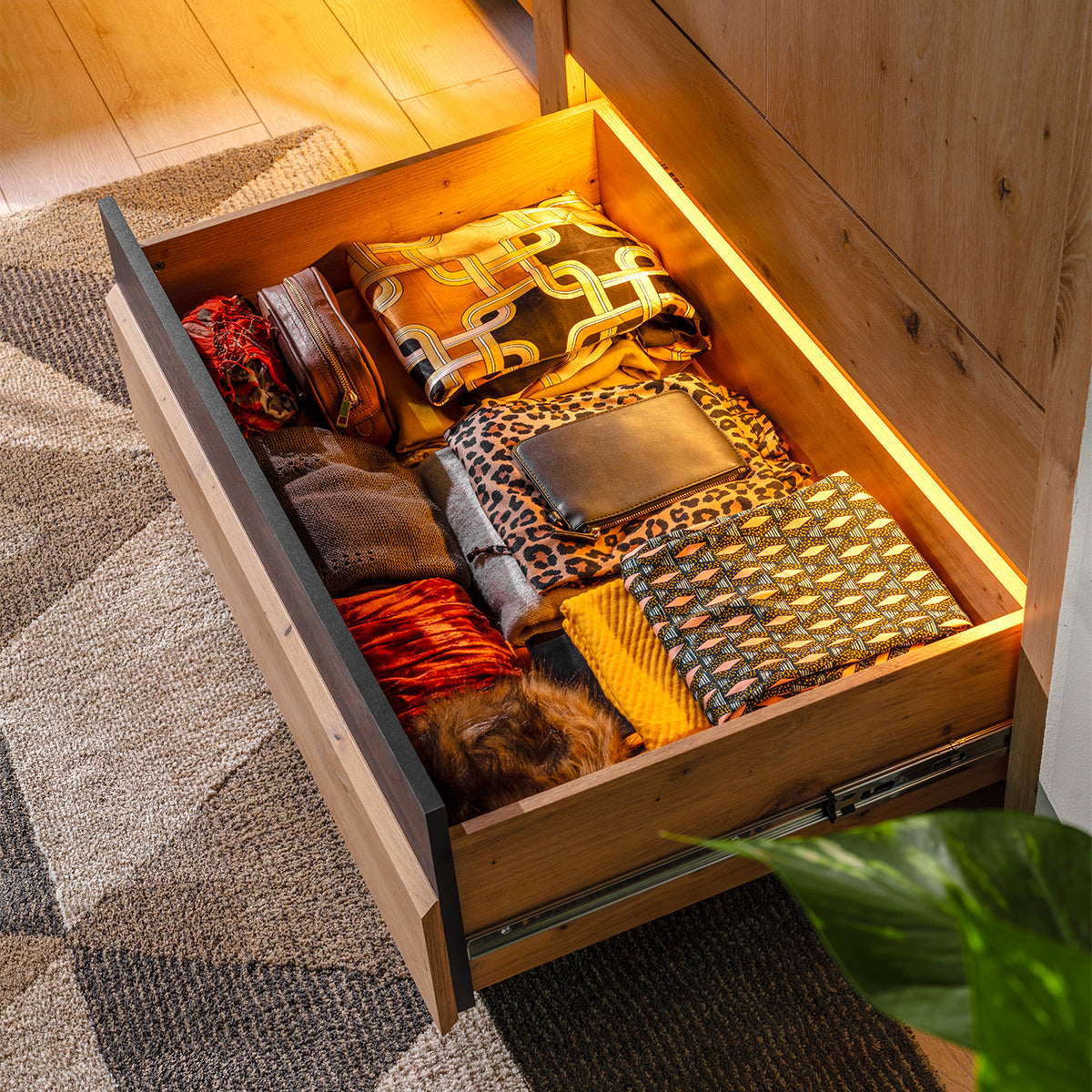 Armoire 2 portes 2 tiroirs avec LED Glenn Bois et Noir - vue 4