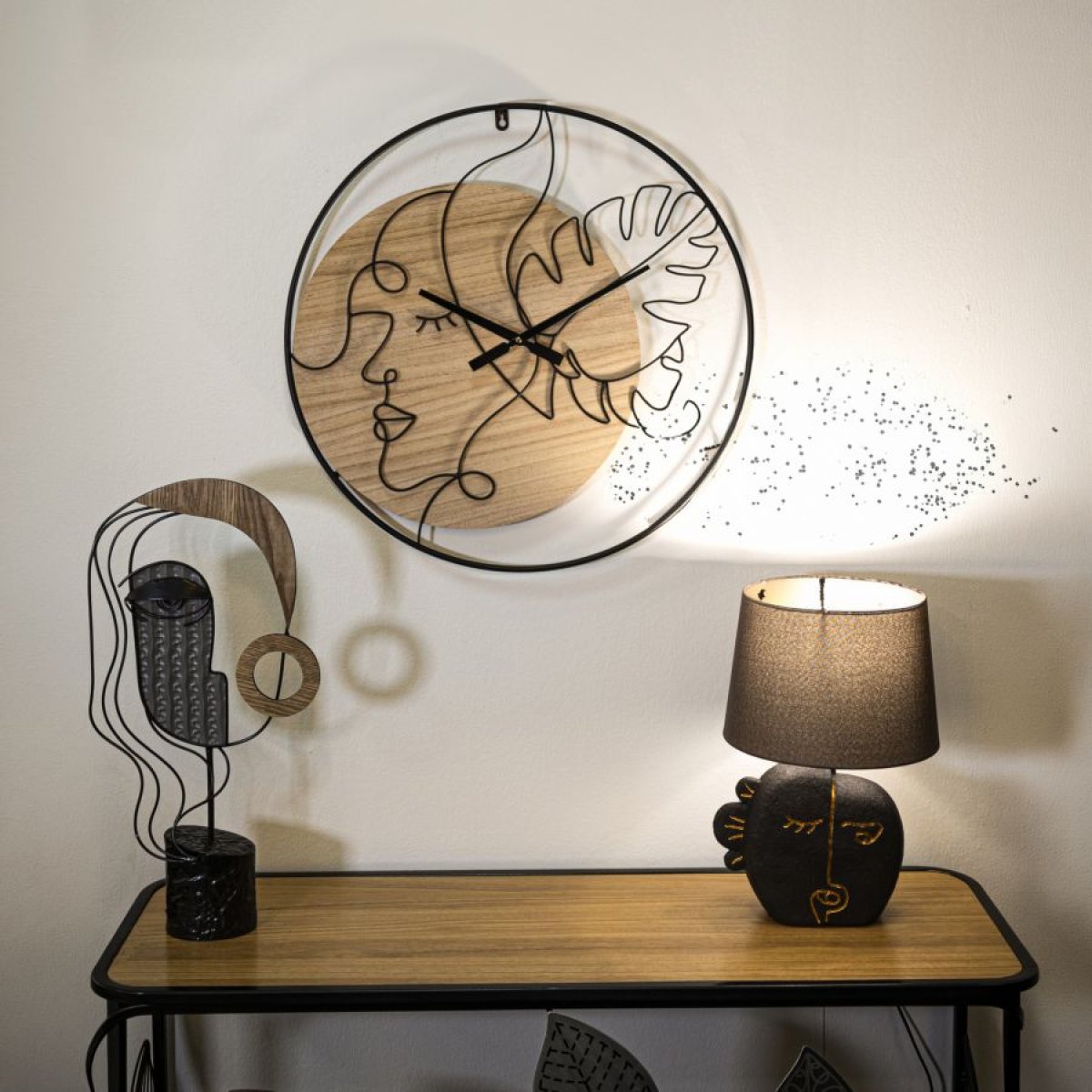 Horloge murale 60 cm visage de profil Ponoma Bois et Noir