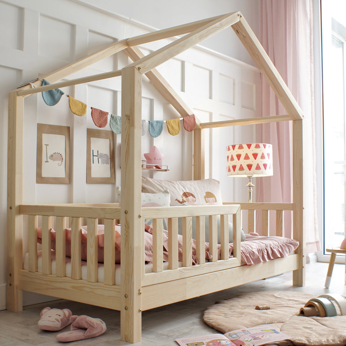 Lit cabane 90x200 barrière et sommier inclus pieds 10 cm Roxane Bois