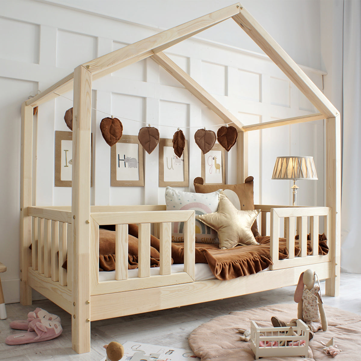 Lit cabane 90x190 barrières et sommier inclus pieds 10 cm Roxane Bois