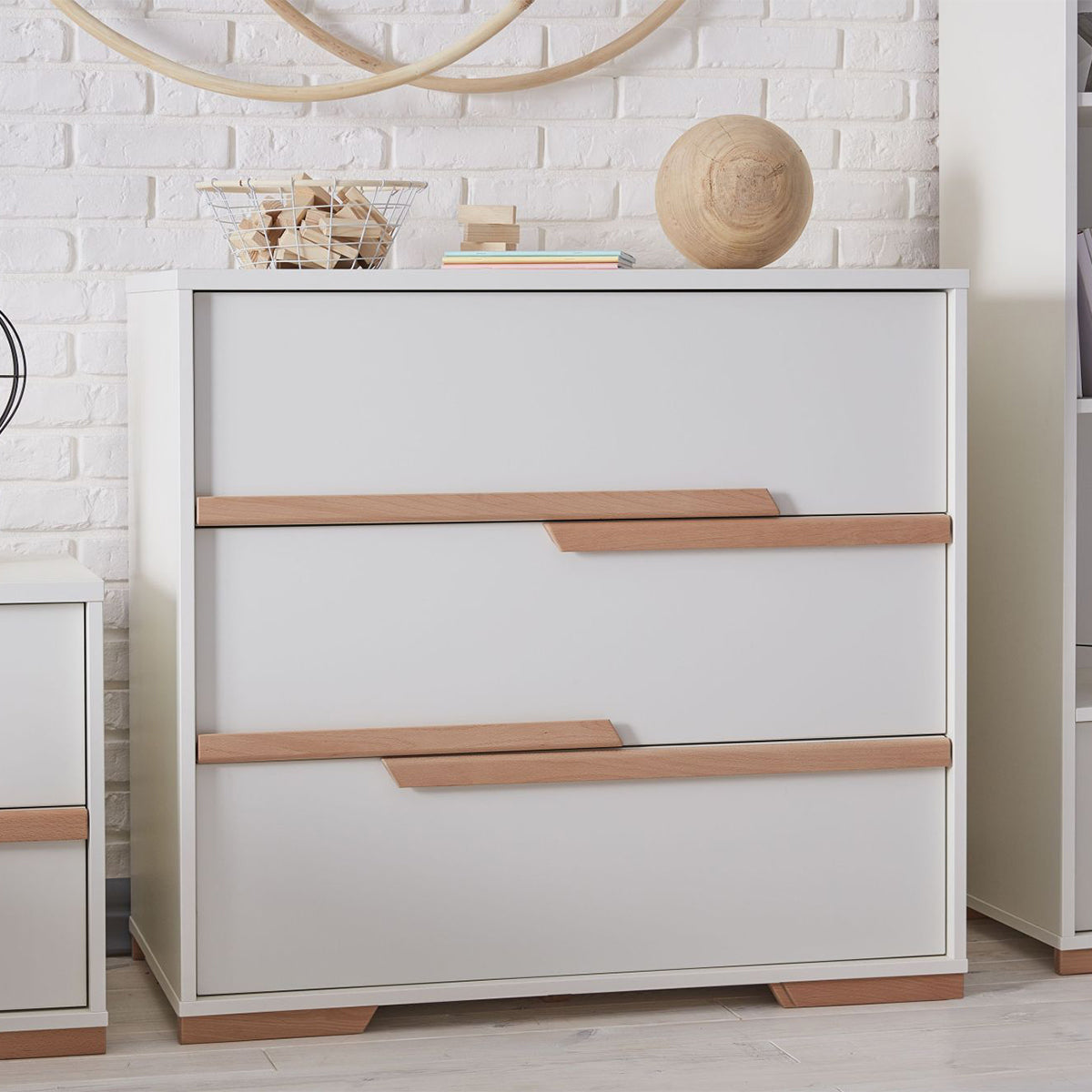 Lit bébé et commode à langer Pinio Snap Blanc et bois - vue 8