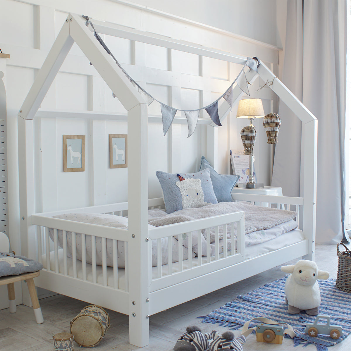 Lit cabane 80x160 barrière et sommier inclus pieds 10 cm Sofia Blanc - vue 3
