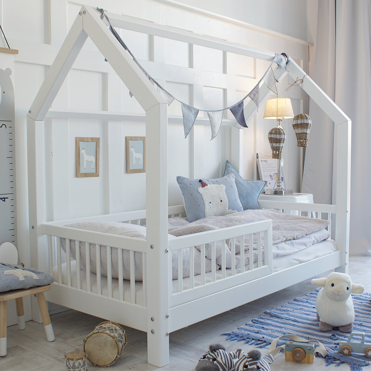 Lit cabane 90x200 barrière et sommier inclus pieds 10 cm Sofia Blanc - vue 3
