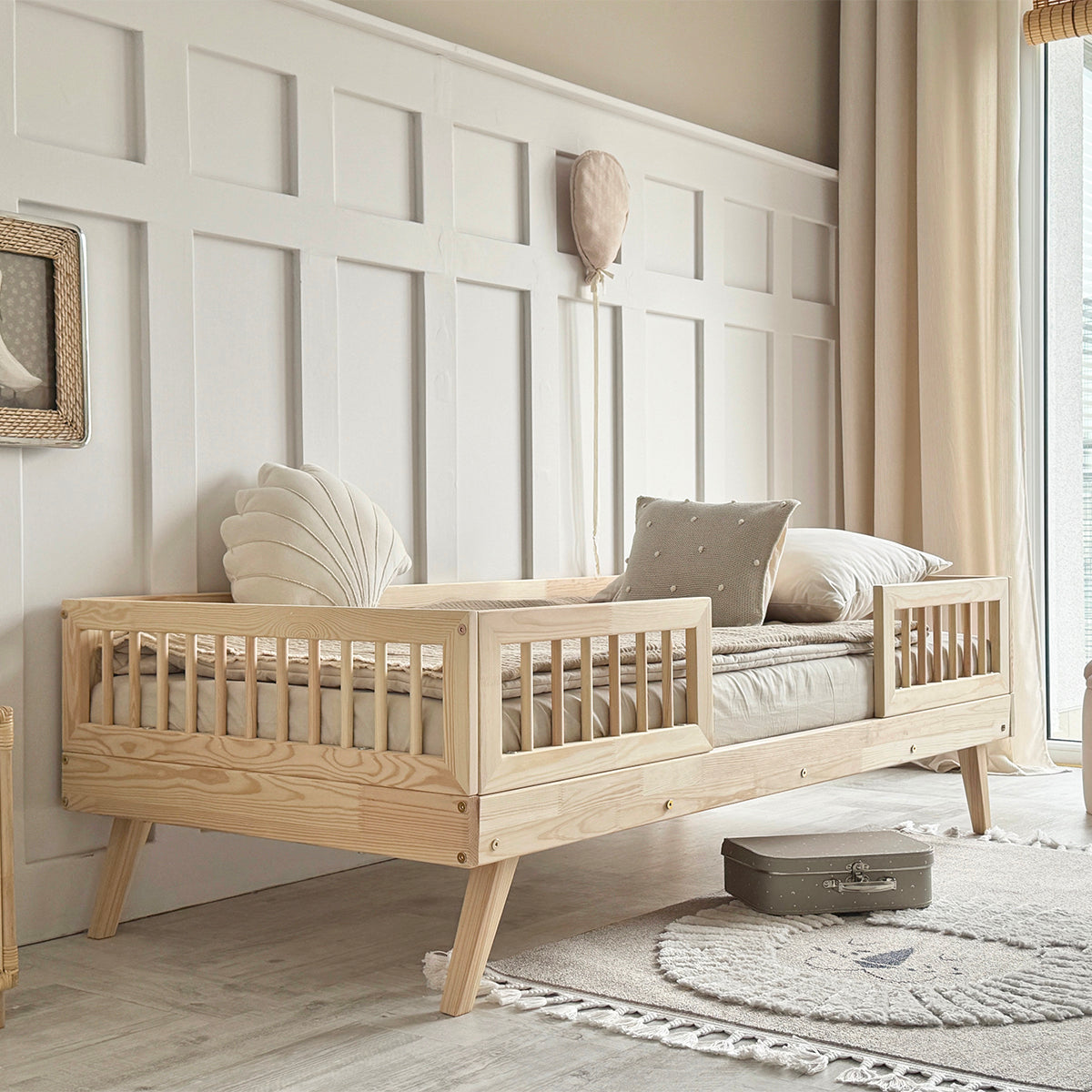Lit 90x200 barrières et sommier inclus pieds 20 cm Maylis Bois