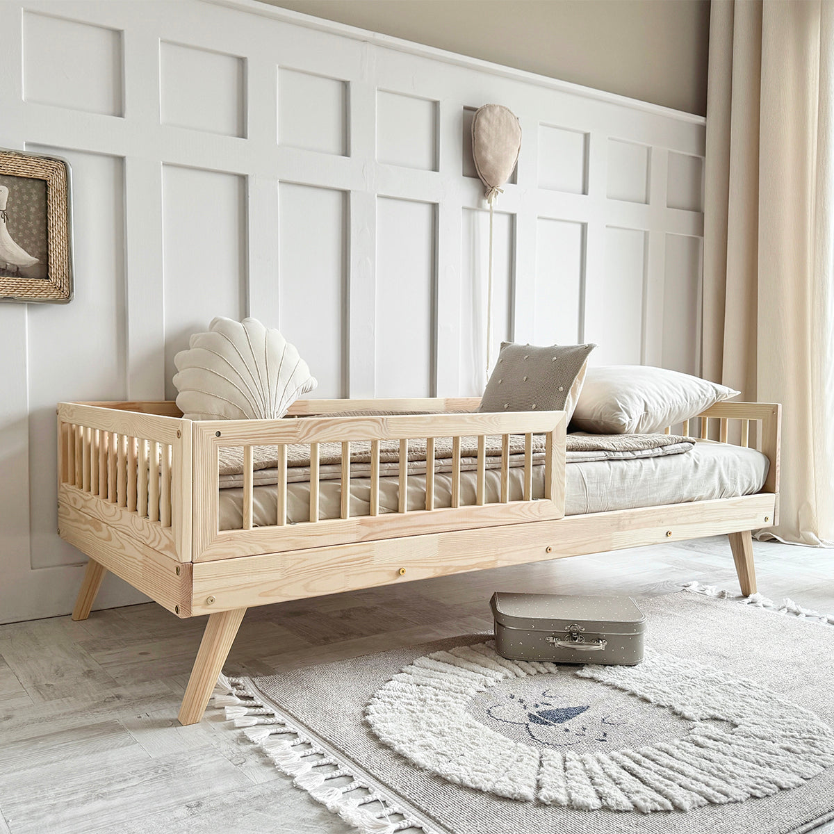 Lit 90x200 barrière et sommier inclus pieds 20 cm Maylis Bois - vue 3