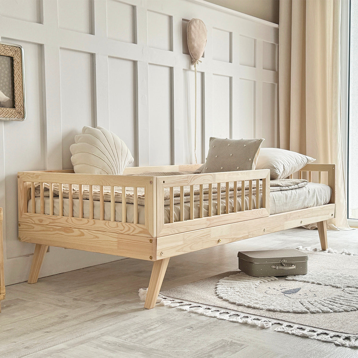 Lit 90x200 barrière et sommier inclus pieds 20 cm Maylis Bois
