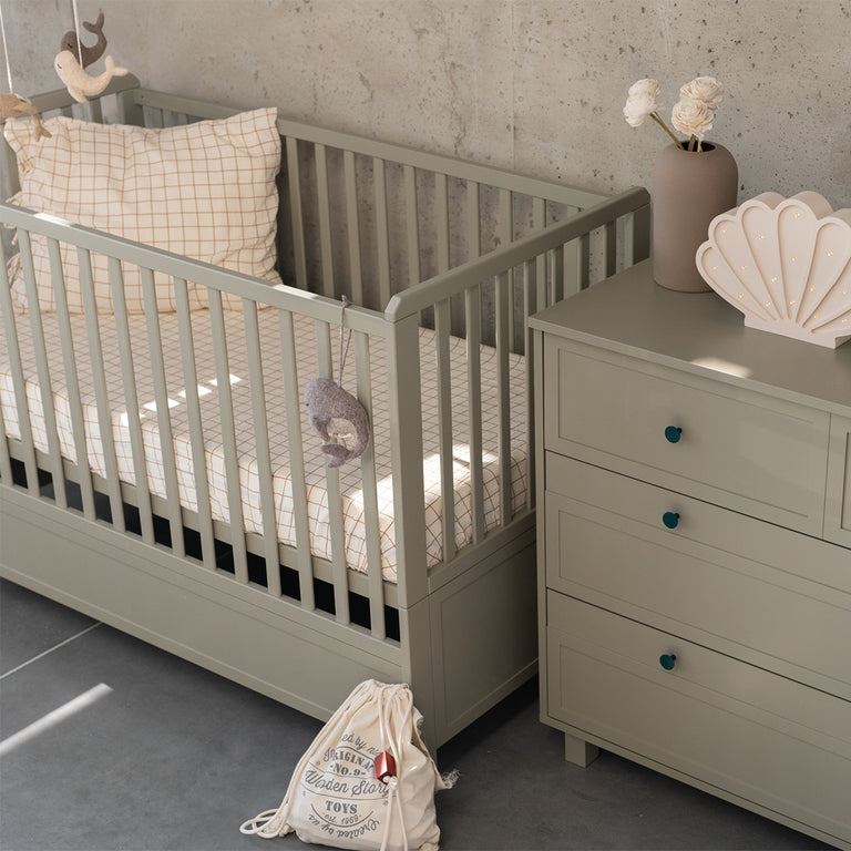 Lit évolutif 70x140 et commode 4 tiroirs Wood Luck Gabriel - Vert Eucalyptus - vue 4